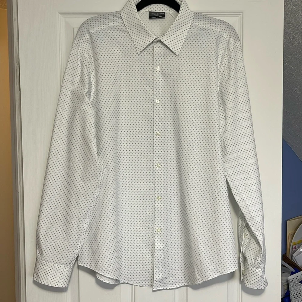 Men’s Van Heusen dress shirt - Picture 1 of 6